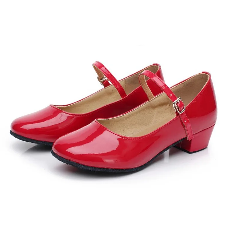 Customized Children's Modern Dance Shoes Mirror Bright Leather Girls' Latin Cha Tango Salsa Dance Shoes Baotou Low Heel Soft
Customized Children's Modern Dance Shoes Mirror Bright Leather Girls' Latin Cha Tango Salsa Dance Shoes Baotou Low Heel Soft