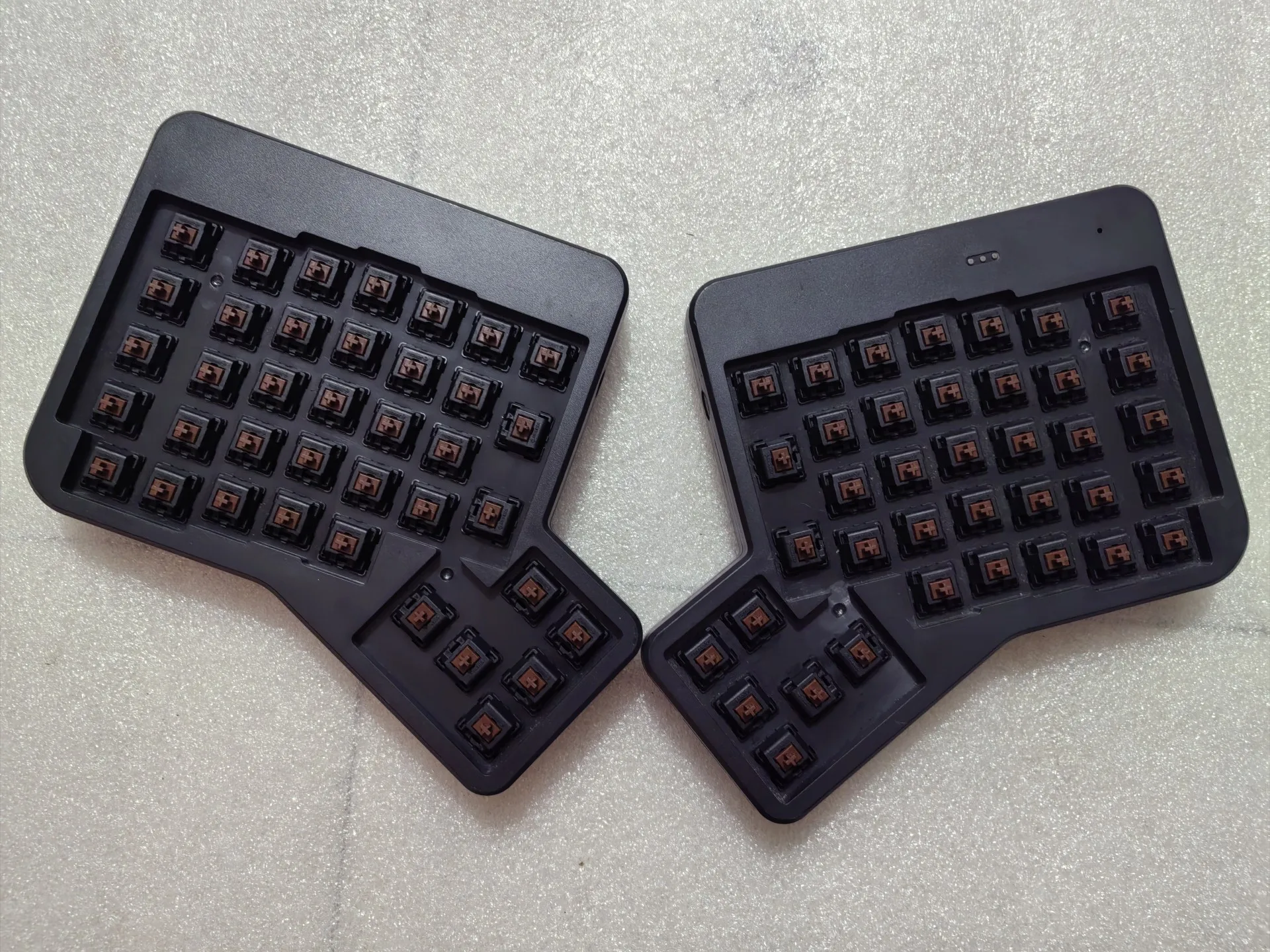 Комплект разделенной клавиатуры Ergodox, индивидуальная проводная разделенная эргономичная клавиатура с переключателем, механическая клавиатура для геймера, аксессуары, подарок
Комплект разделенной клавиатуры Ergodox, индивидуальная проводная разделенная эргономичная клавиатура с переключателем, механическая клавиатура для геймера, аксессуары, подарок