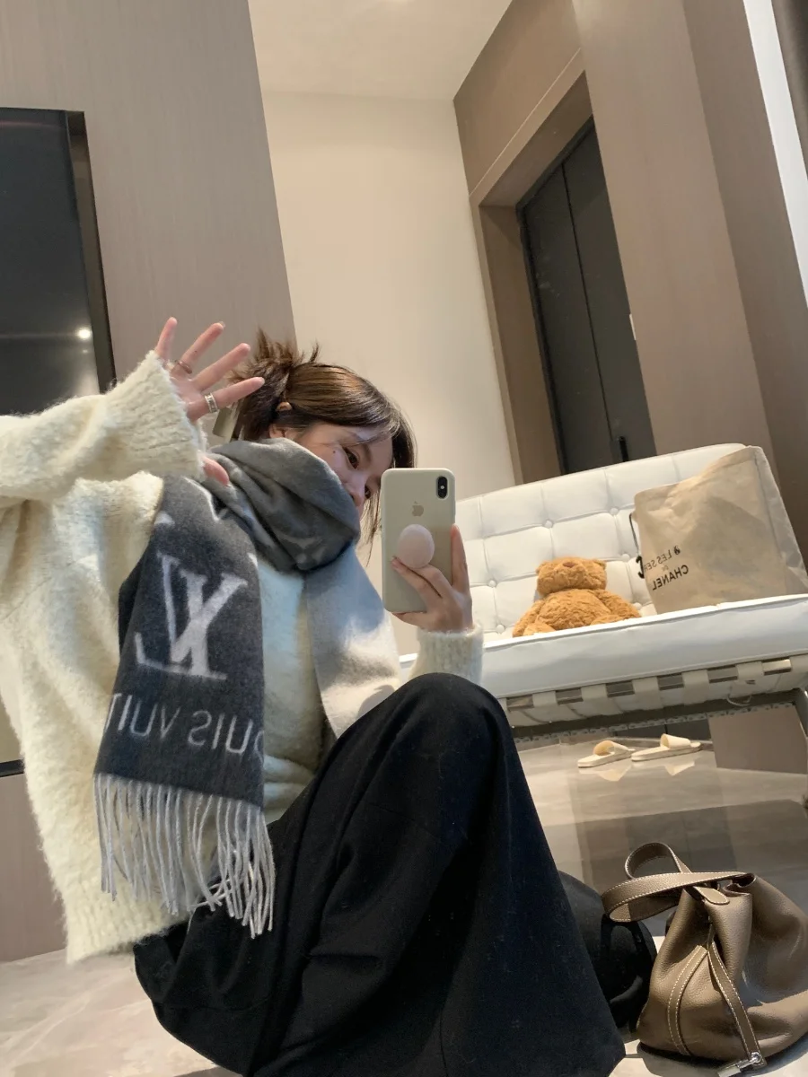 Bling Bubble Leisure Woolen Sweater Pure Color Lazy Style Fluffy Milk White Casual Knitwear 2023 Women's Fashion Winter Warm
Bling Bubble Leisure Woolen Sweater Pure Color Lazy Style Fluffy Milk White Casual Knitwear 2023 Women's Fashion Winter Warm