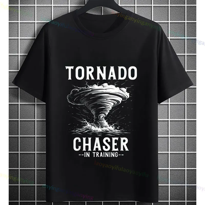 Забавная футболка с рисунком Tornado Chaser, хлопковая футболка с круглым вырезом и короткими рукавами, приключения и повседневная одежда для активного отдыха
Забавная футболка с рисунком Tornado Chaser, хлопковая футболка с круглым вырезом и короткими рукавами, приключения и повседневная одежда для активного отдыха