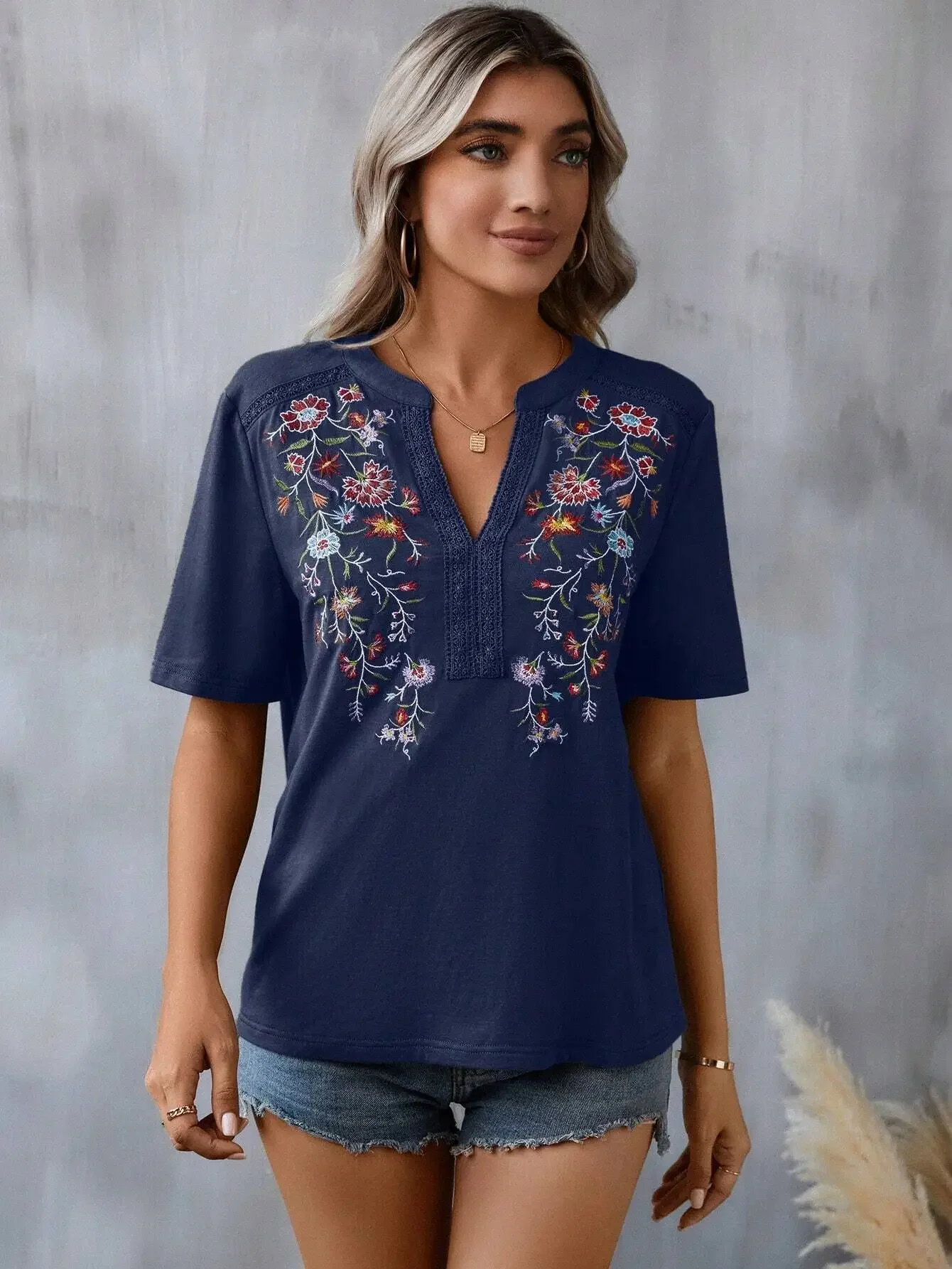 Fashion Lace Splicing Blouse Female Trend 2025 Spring Summer New V-neck Short Sleeve Embroidery Shirts and Blouses Top Mujer
Fashion Lace Splicing Blouse Female Trend 2025 Spring Summer New V-neck Short Sleeve Embroidery Shirts and Blouses Top Mujer