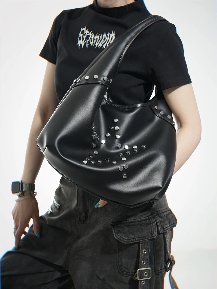 Brand Retro Motorcycle Bag 2025 New Wax Leather Cool Croissant Bag Rivet Design Shoulder Crossbody Dumpling Armpit Bags
Brand Retro Motorcycle Bag 2025 New Wax Leather Cool Croissant Bag Rivet Design Shoulder Crossbody Dumpling Armpit Bags