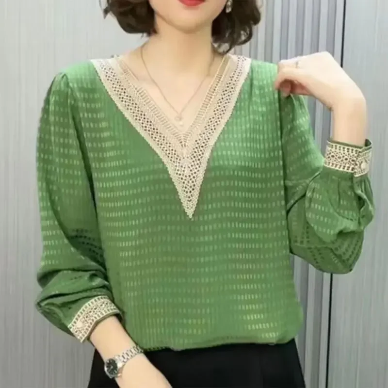 Office Lady Lace Spliced Blouse Spring Autumn Long Sleeve Female Clothing Elegant V-Neck Basic Solid Color Loose Shirt Z126
Office Lady Lace Spliced Blouse Spring Autumn Long Sleeve Female Clothing Elegant V-Neck Basic Solid Color Loose Shirt Z126