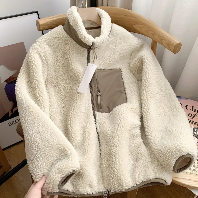 Women Stand Up Collar Coat Warm Imitation Lamb Wool Jacket Autumn Winter Windproof Pocket Long Sleeved Top Loose Patchwork Color
Women Stand Up Collar Coat Warm Imitation Lamb Wool Jacket Autumn Winter Windproof Pocket Long Sleeved Top Loose Patchwork Color