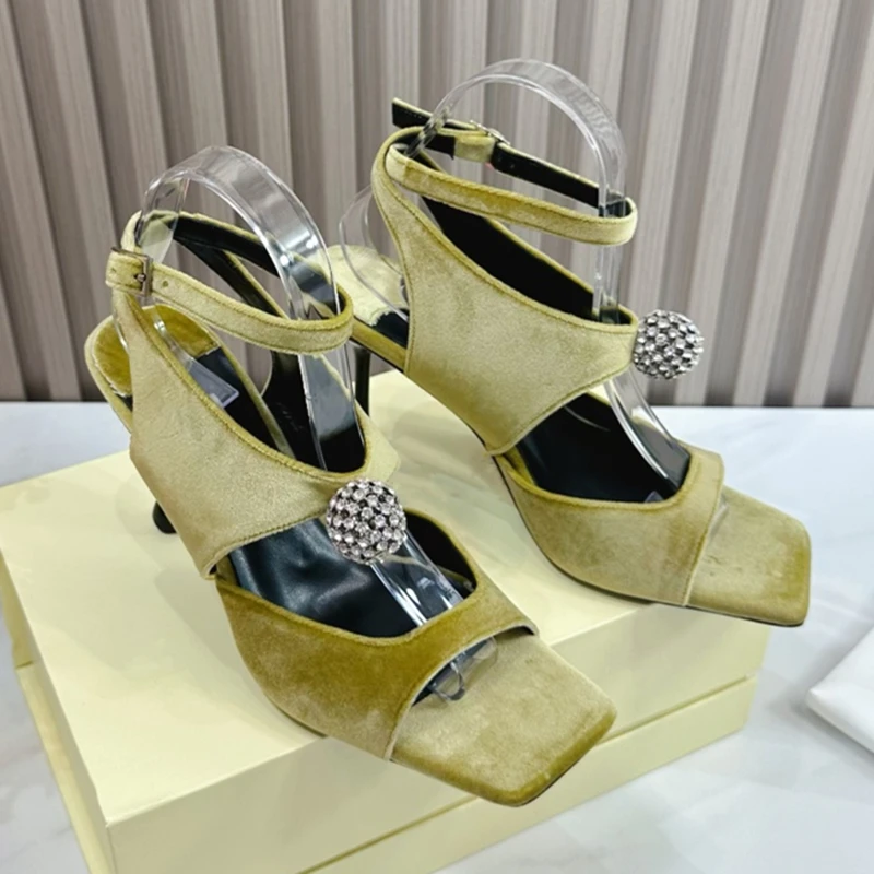 2024 New Women's high-heeled sandals Ultra high heel design 8.5cm Genuine leather sole suede Banquet Dance Party
2024 New Women's high-heeled sandals Ultra high heel design 8.5cm Genuine leather sole suede Banquet Dance Party