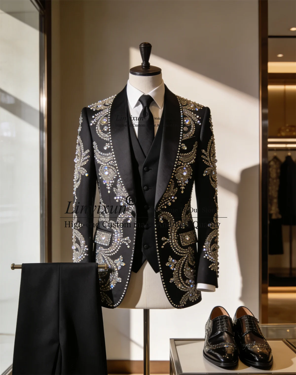 Sparkly Jewelry Tuxedos Men Suits 3 Piece Sets Groom Male Blazers Shawl Lapel Customized Wedding Tuxedo Outfit Slim Ropa hombre
Sparkly Jewelry Tuxedos Men Suits 3 Piece Sets Groom Male Blazers Shawl Lapel Customized Wedding Tuxedo Outfit Slim Ropa hombre