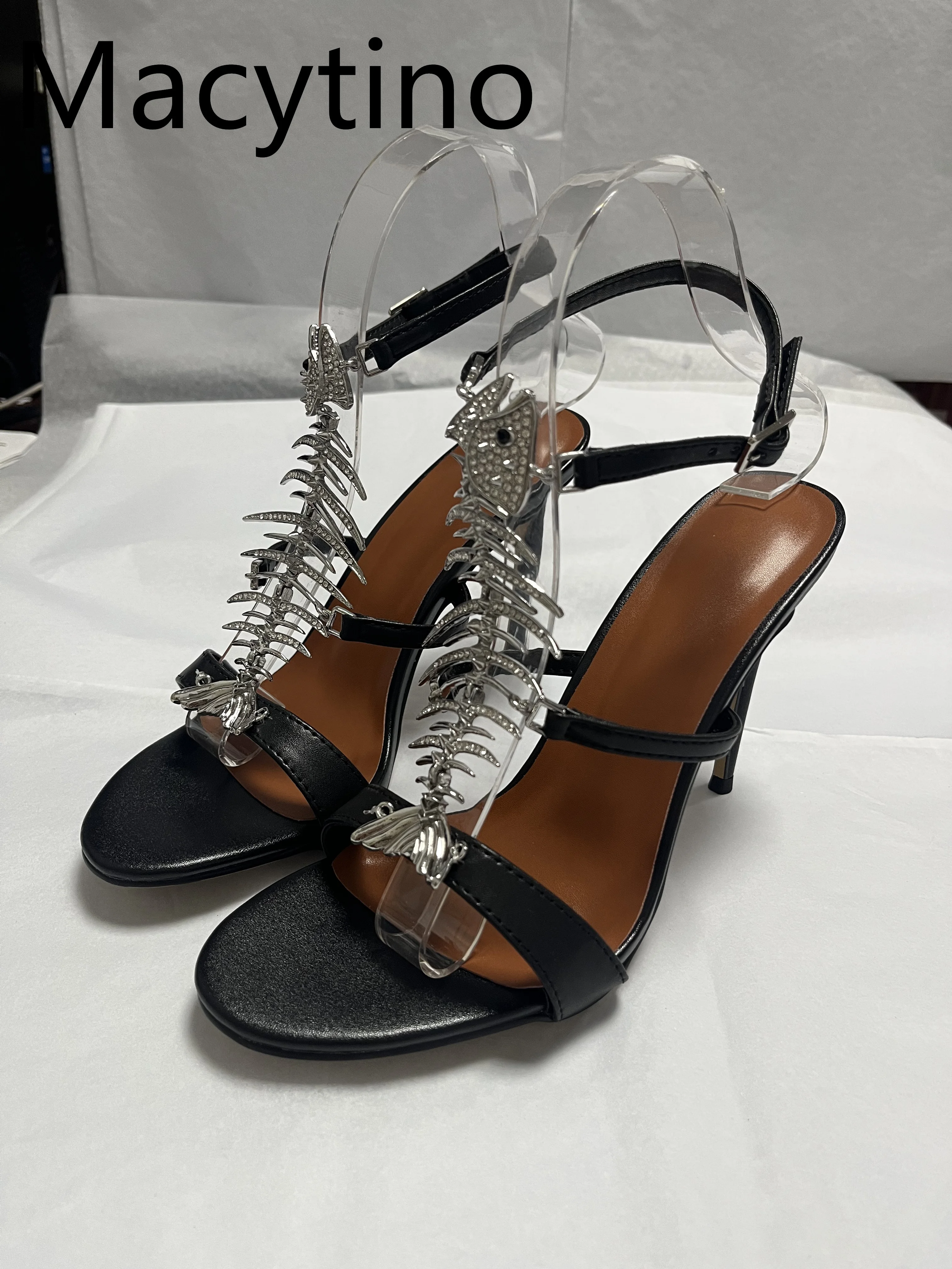 Summer Rhinestone Fish Bone round Toe Women's Sandals with Stiletto Heels Fashion Buckle Design Leather Straps
Summer Rhinestone Fish Bone round Toe Women's Sandals with Stiletto Heels Fashion Buckle Design Leather Straps
