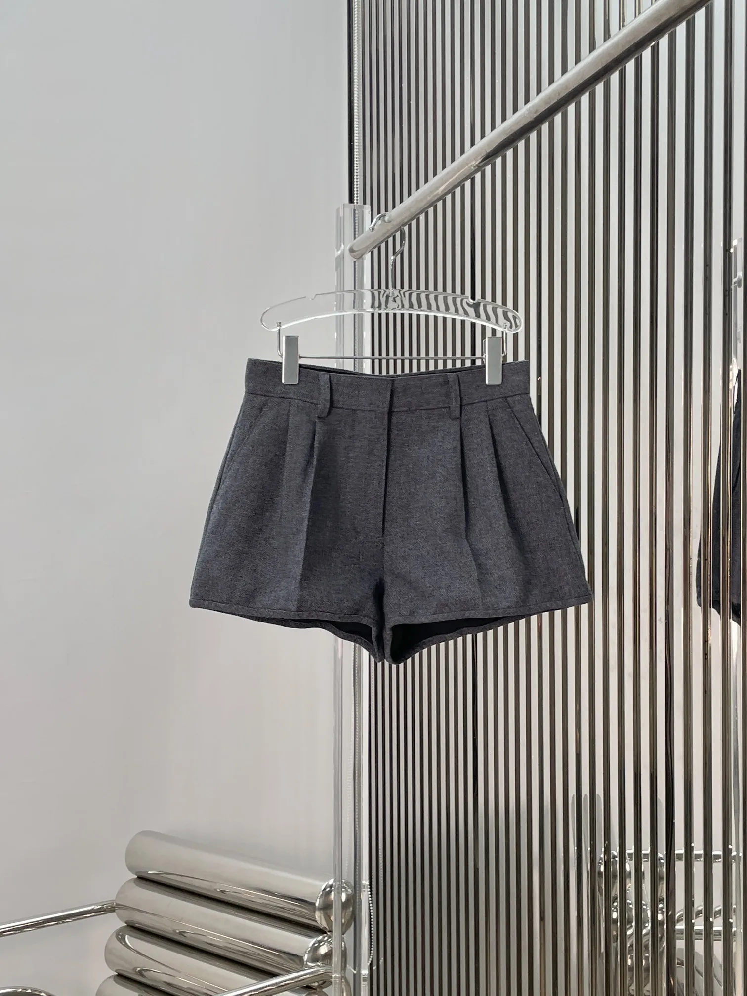 Slim Fit High Waist Woolen Silk Twisted Shorts Women's Fashionable Casual Pants Age Reduction Versatile High Quality Spun Yarn
Slim Fit High Waist Woolen Silk Twisted Shorts Women's Fashionable Casual Pants Age Reduction Versatile High Quality Spun Yarn