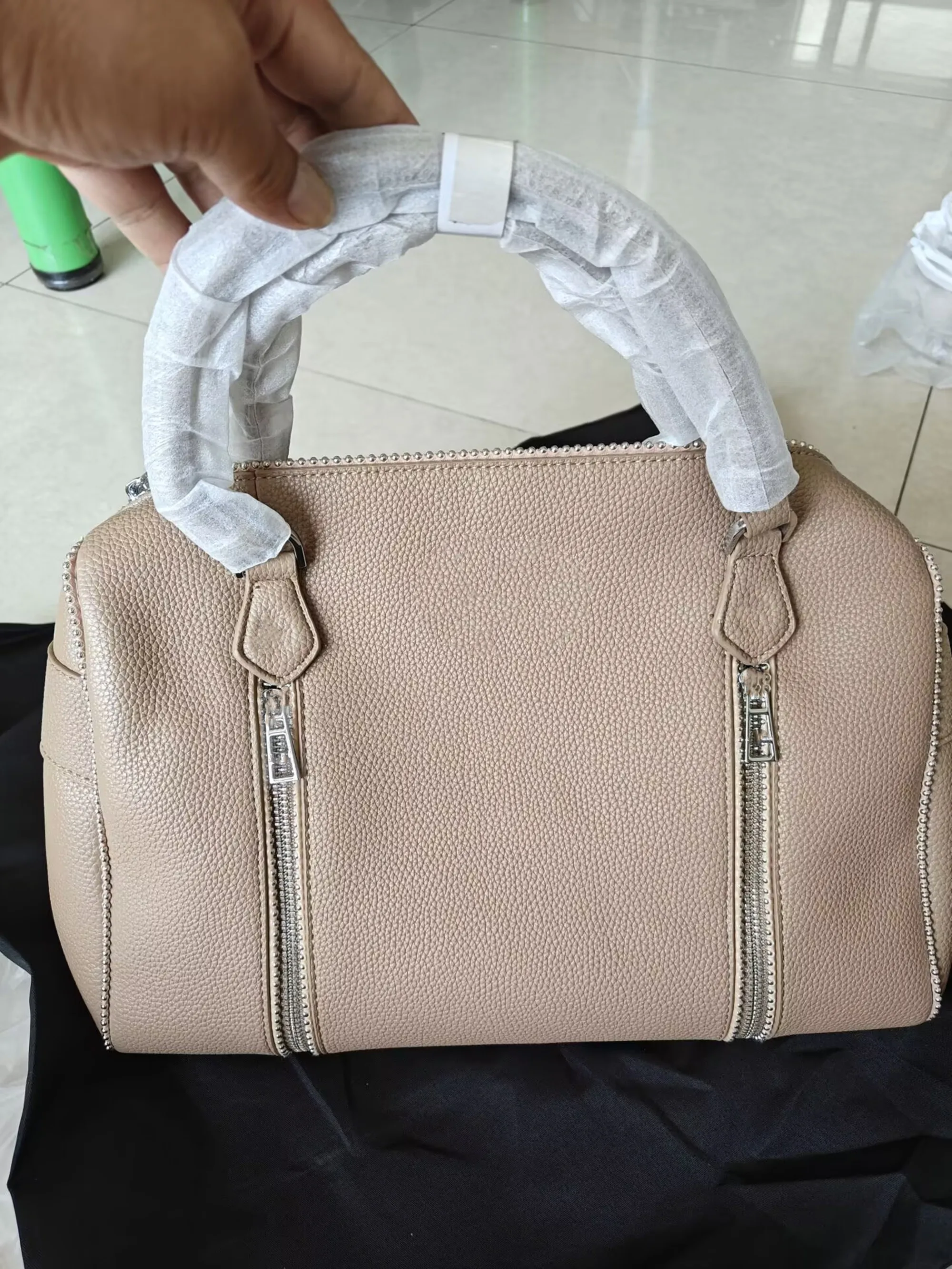 New Black Lychee Pattern Women's Genuine Leather Shoulder Cross Shoulder Handbag, Bucket Bag, Pillow Bag y2k ita
New Black Lychee Pattern Women's Genuine Leather Shoulder Cross Shoulder Handbag, Bucket Bag, Pillow Bag y2k ita