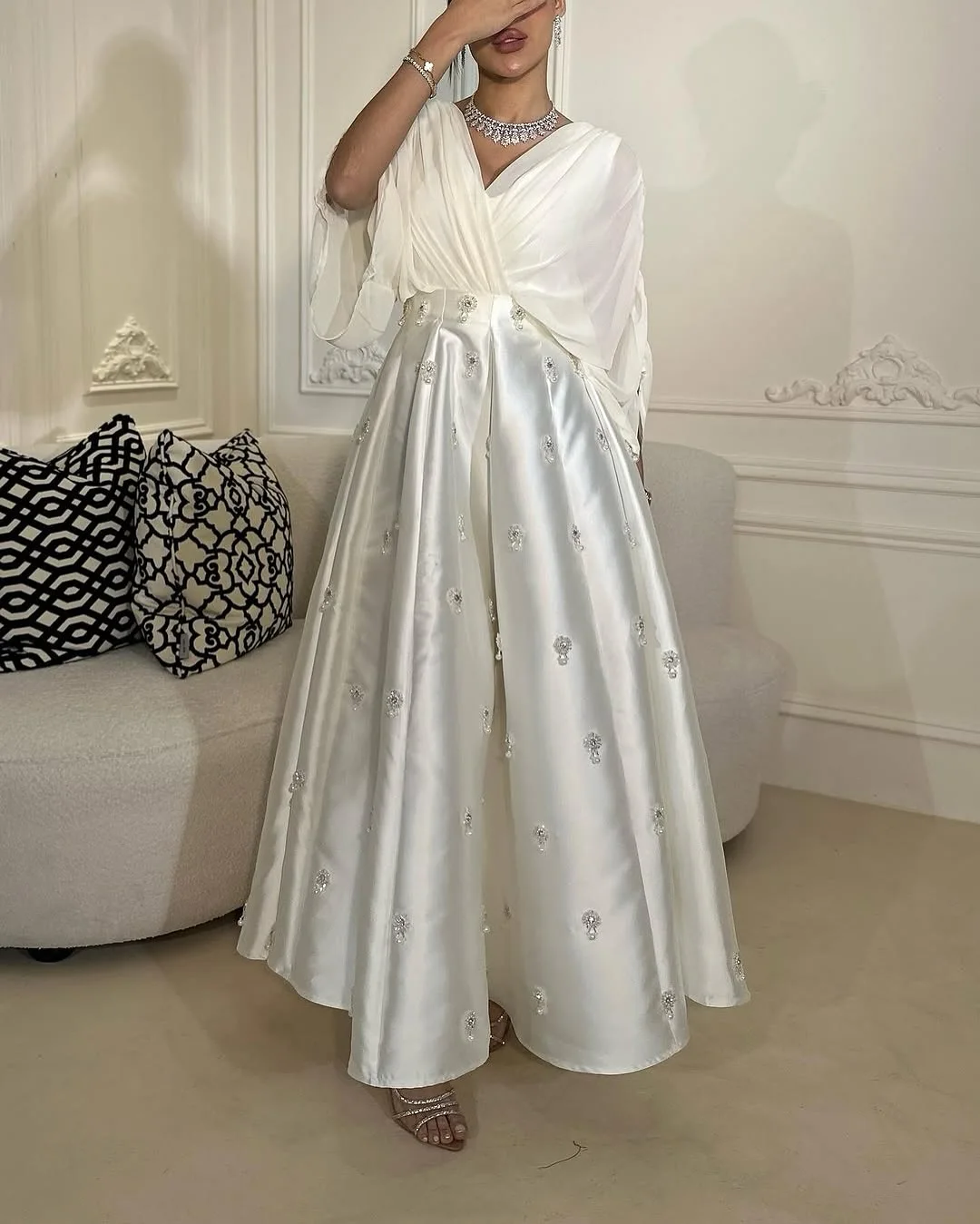 Customized Fashion V-Neck Satin Crystal Half Sleeves Evening Dresses Elegant Ankle Length Celebrity Gowns Vestido De Noche
Customized Fashion V-Neck Satin Crystal Half Sleeves Evening Dresses Elegant Ankle Length Celebrity Gowns Vestido De Noche