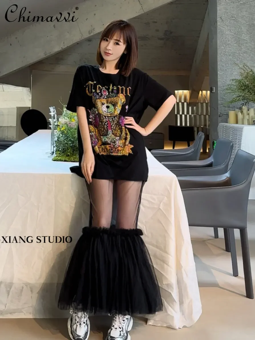 2023 Summer Bear Rhinestone Loose Round Neck Short Sleeve T-shirt Top See-through Sexy Puffy Elastic Waist Skirt Two-Piece Set
2023 Summer Bear Rhinestone Loose Round Neck Short Sleeve T-shirt Top See-through Sexy Puffy Elastic Waist Skirt Two-Piece Set
