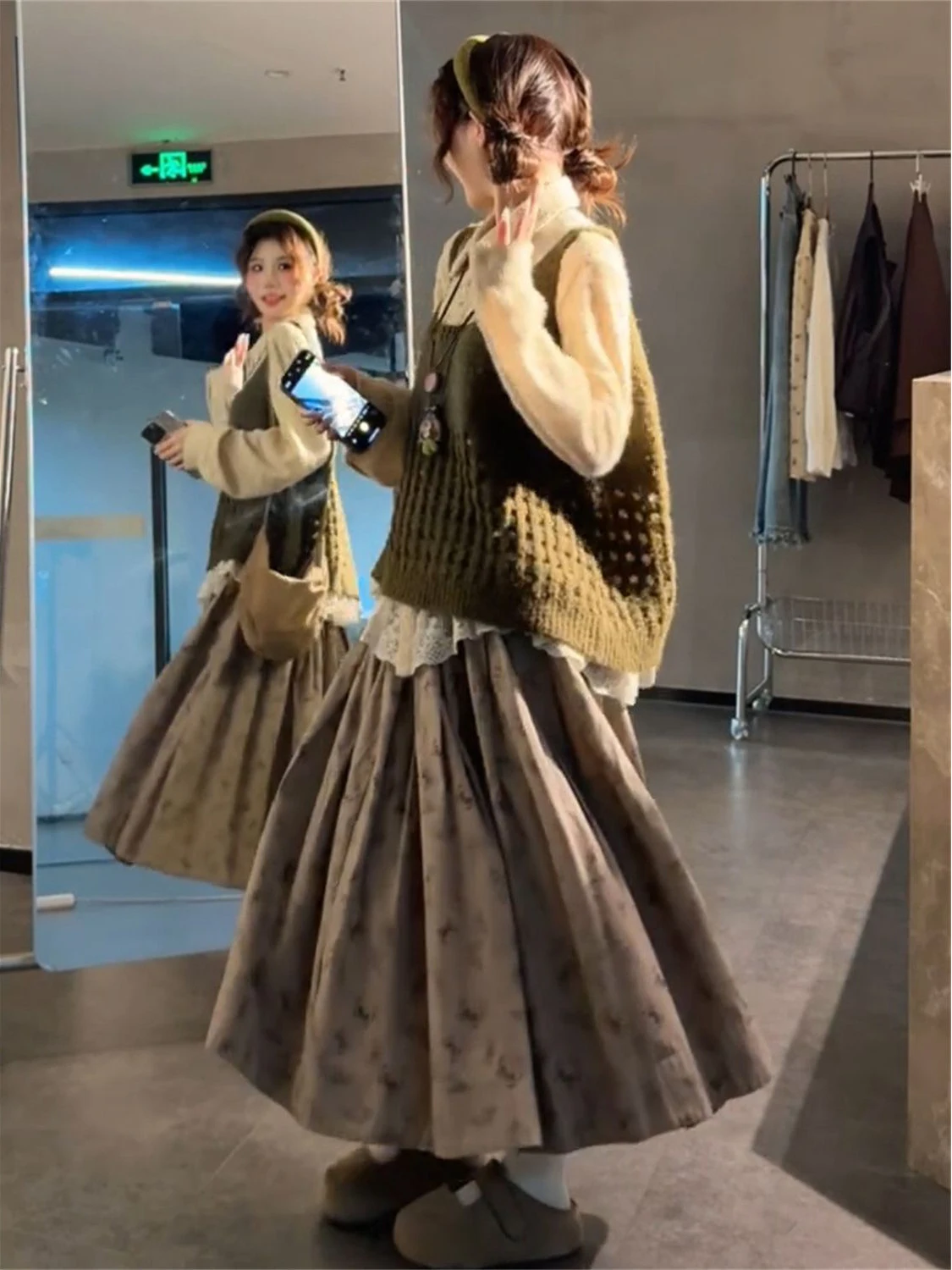 Green Knitted Lace Trim Shirt Floral Print Half Skirt Three Piece Set Gentle Elegant Style Casual Wear for Young Women
Green Knitted Lace Trim Shirt Floral Print Half Skirt Three Piece Set Gentle Elegant Style Casual Wear for Young Women