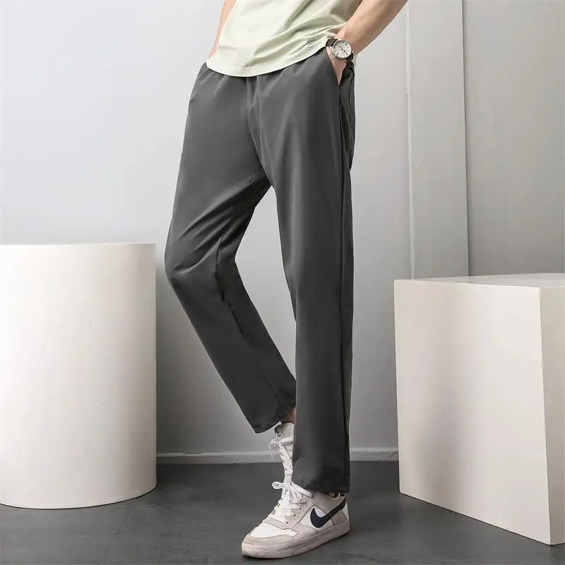 Мужские повседневные брюки прямого кроя с высокой талией, эластичные, свободного кроя, однотонные серые брюки для повседневного спорта
Мужские повседневные брюки прямого кроя с высокой талией, эластичные, свободного кроя, однотонные серые брюки для повседневного спорта