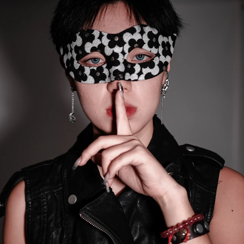 Mask Ladies Geometric Pattern Printing NationalStyle Simple Sexy Stage Annual Meeting Party Performance Props Chamber Decoration
Mask Ladies Geometric Pattern Printing NationalStyle Simple Sexy Stage Annual Meeting Party Performance Props Chamber Decoration