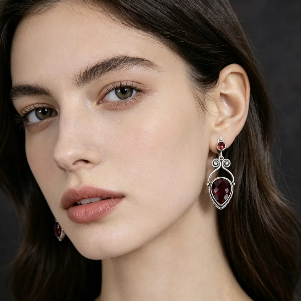 The new curly edged ruby earrings are creative European and American women's earrings, suitable for daily wear or parties. They are fashionable women's earrings and jewelry accessories, making them exquisite gifts for women.
The new curly edged ruby earrings are creative European and American women's earrings, suitable for daily wear or parties. They are fashionable women's earrings and jewelry accessories, making them exquisite gifts for women.