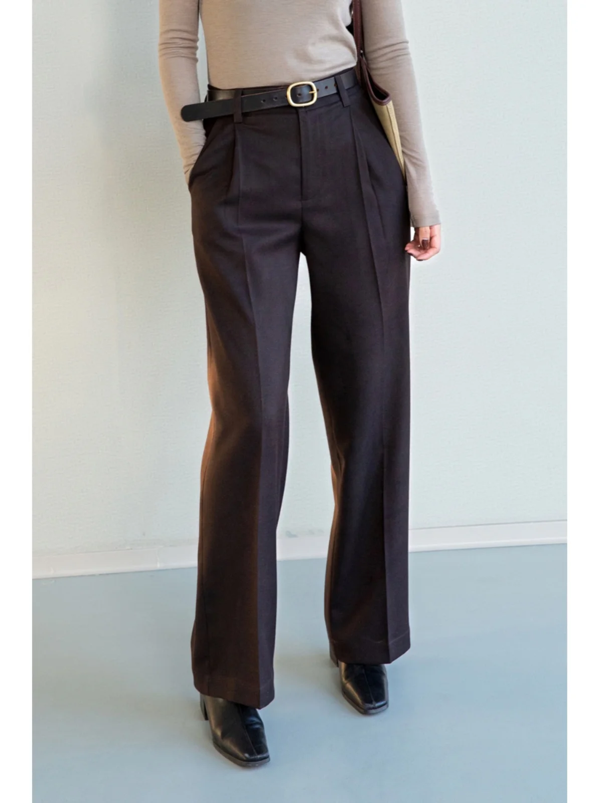 Осень-зима, женские прямые шерстяные брюки с высокой талией, длинные брюки, коричневые повседневные брюки Ele Sle для поездок на работу
Осень-зима, женские прямые шерстяные брюки с высокой талией, длинные брюки, коричневые повседневные брюки Ele Sle для поездок на работу