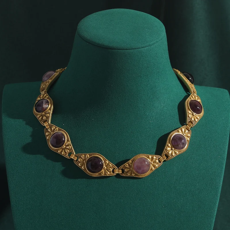 Vintage Collarbone Printing Flower Choker Necklace Women Inlaid with Purple Round Natural Stone Collares Wedding Bridal Chains
Vintage Collarbone Printing Flower Choker Necklace Women Inlaid with Purple Round Natural Stone Collares Wedding Bridal Chains