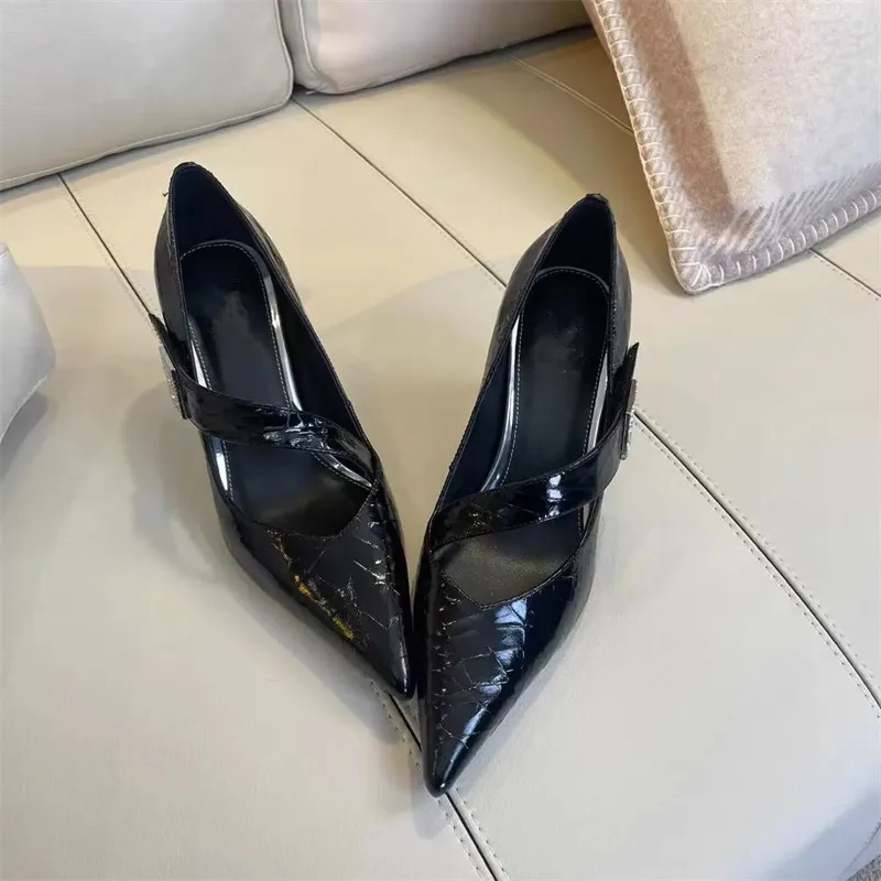 Fashion Retro Pointed Toe Ladies Single Shoes Solid Color New Design HOOk&LOOP Women Shoes Thin Heels Sapatos Femininos De Luxo
Fashion Retro Pointed Toe Ladies Single Shoes Solid Color New Design HOOk&LOOP Women Shoes Thin Heels Sapatos Femininos De Luxo