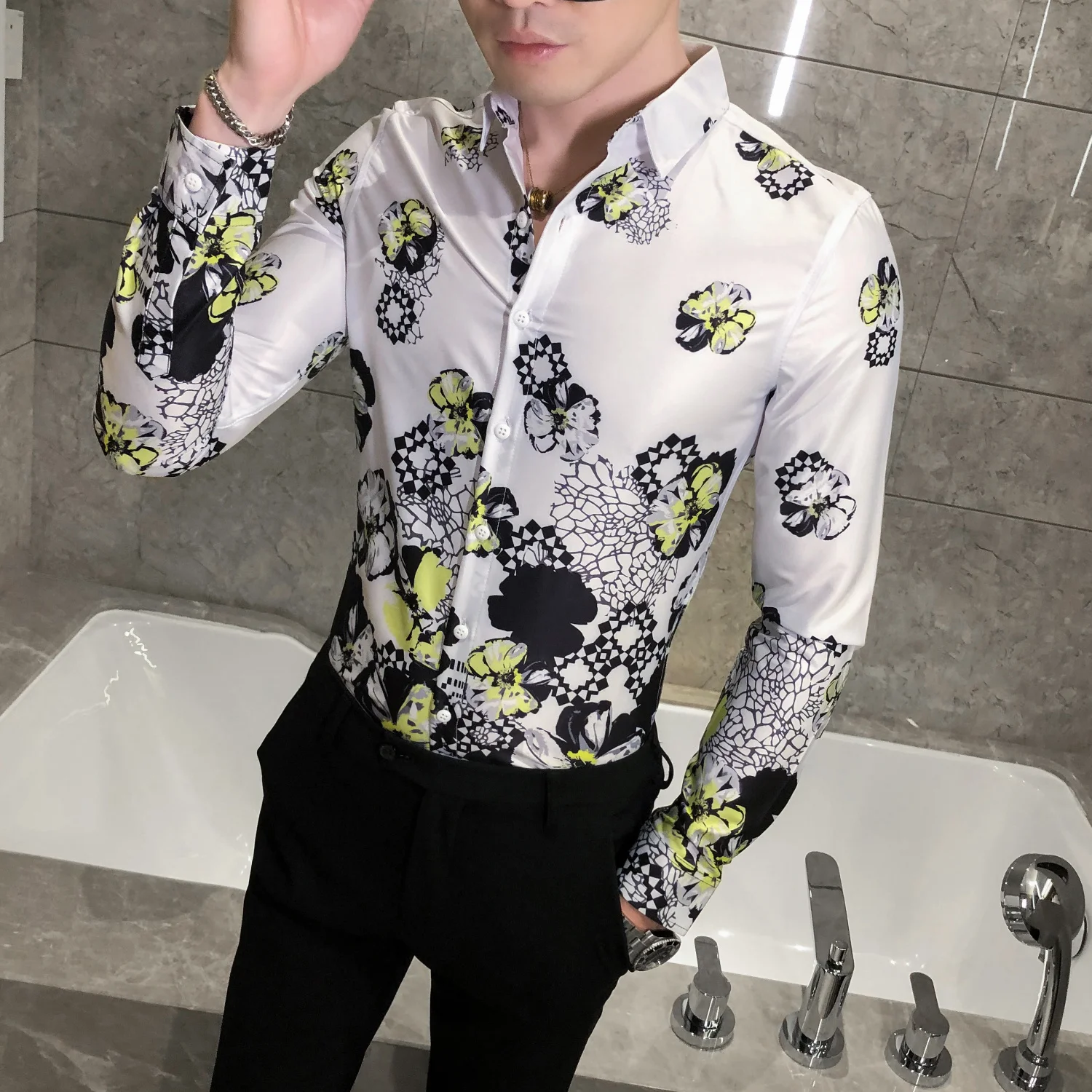 Hombre Camisa Luxury Men Flower Shirt Fashion Autumn Floral Shirt Korean Slim Fit Casual Long Sleeve Night Club Men Social Shirt
Hombre Camisa Luxury Men Flower Shirt Fashion Autumn Floral Shirt Korean Slim Fit Casual Long Sleeve Night Club Men Social Shirt