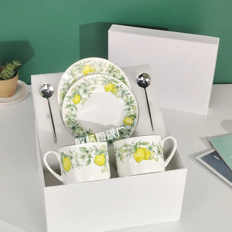 European Style Sun Lemon Bone China Coffee Cup Saucer with Original Spoon for Black Tea Coffee Milk Home Café Use
European Style Sun Lemon Bone China Coffee Cup Saucer with Original Spoon for Black Tea Coffee Milk Home Café Use