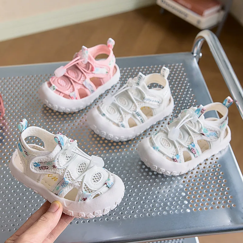 Girls Casual Shoes Non-slip Soft Sole Kids Sports Sandals Toes Capped 2025 Summer New Children Beach Shoes Mesh Graffiti Cute
Girls Casual Shoes Non-slip Soft Sole Kids Sports Sandals Toes Capped 2025 Summer New Children Beach Shoes Mesh Graffiti Cute