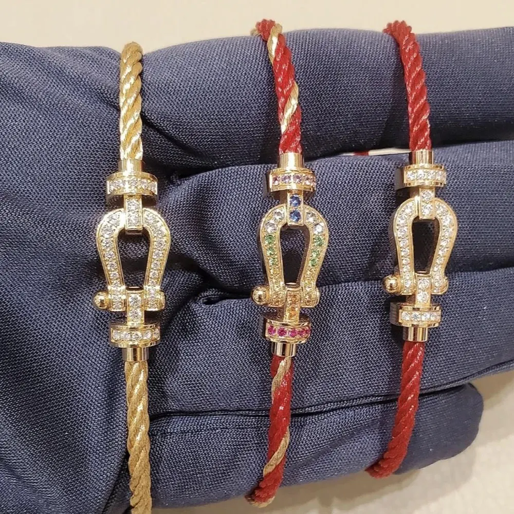 2026 High-Quality Fashion Classic S925 Sterling Silver Hand Chain with Luxury High-End Feel and Full-Diamond Hoop Design
2026 High-Quality Fashion Classic S925 Sterling Silver Hand Chain with Luxury High-End Feel and Full-Diamond Hoop Design