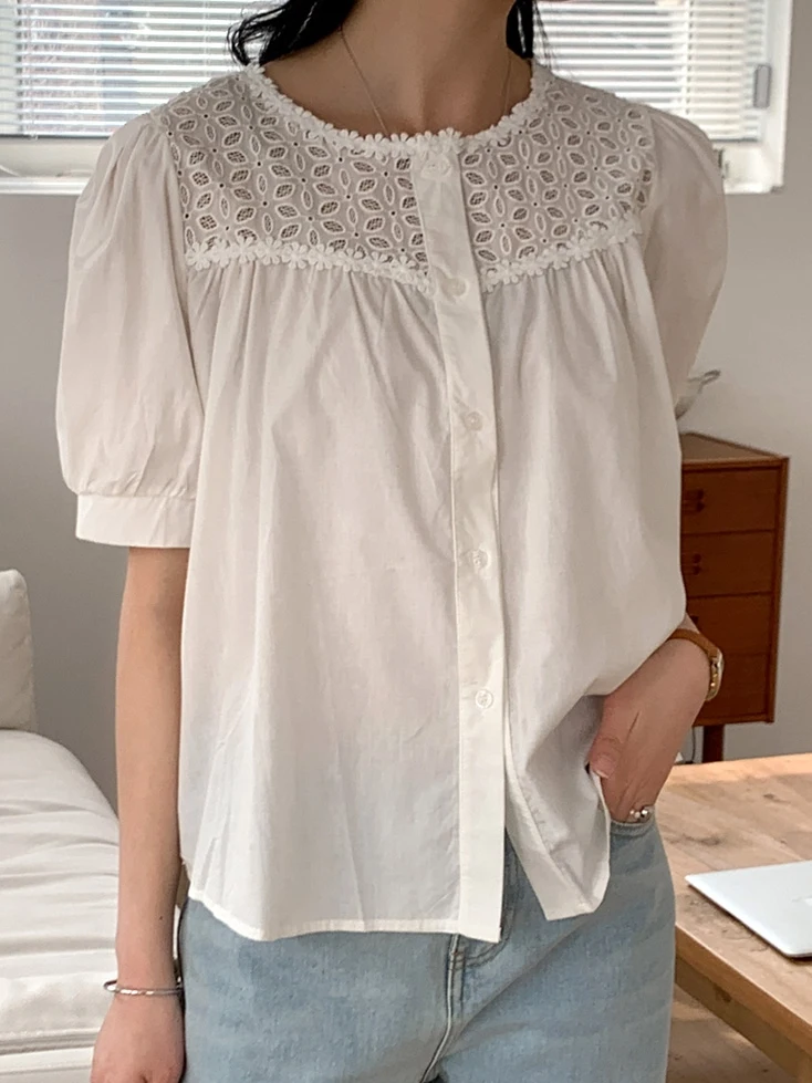 Ele Hollow out Embroidered irt Loose Bubble Sve round Ne Faionable Straight Cut Sweet Sle Women's Top
Ele Hollow out Embroidered irt Loose Bubble Sve round Ne Faionable Straight Cut Sweet Sle Women's Top