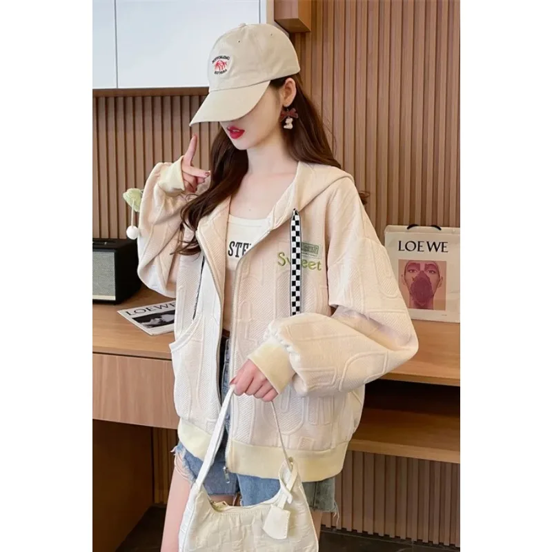 Jacket for Women Autumn Outer Wear Design Hooded Sweatshirt Short Zipper Korean Style High Street
Jacket for Women Autumn Outer Wear Design Hooded Sweatshirt Short Zipper Korean Style High Street