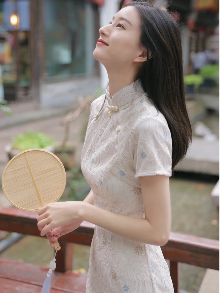 Retro Style Short Sleeve Embroidered Lace Younger Style Double Lapel Floral Pattern Daily Wear Low Slit D...
Retro Style Short Sleeve Embroidered Lace Younger Style Double Lapel Floral Pattern Daily Wear Low Slit D...