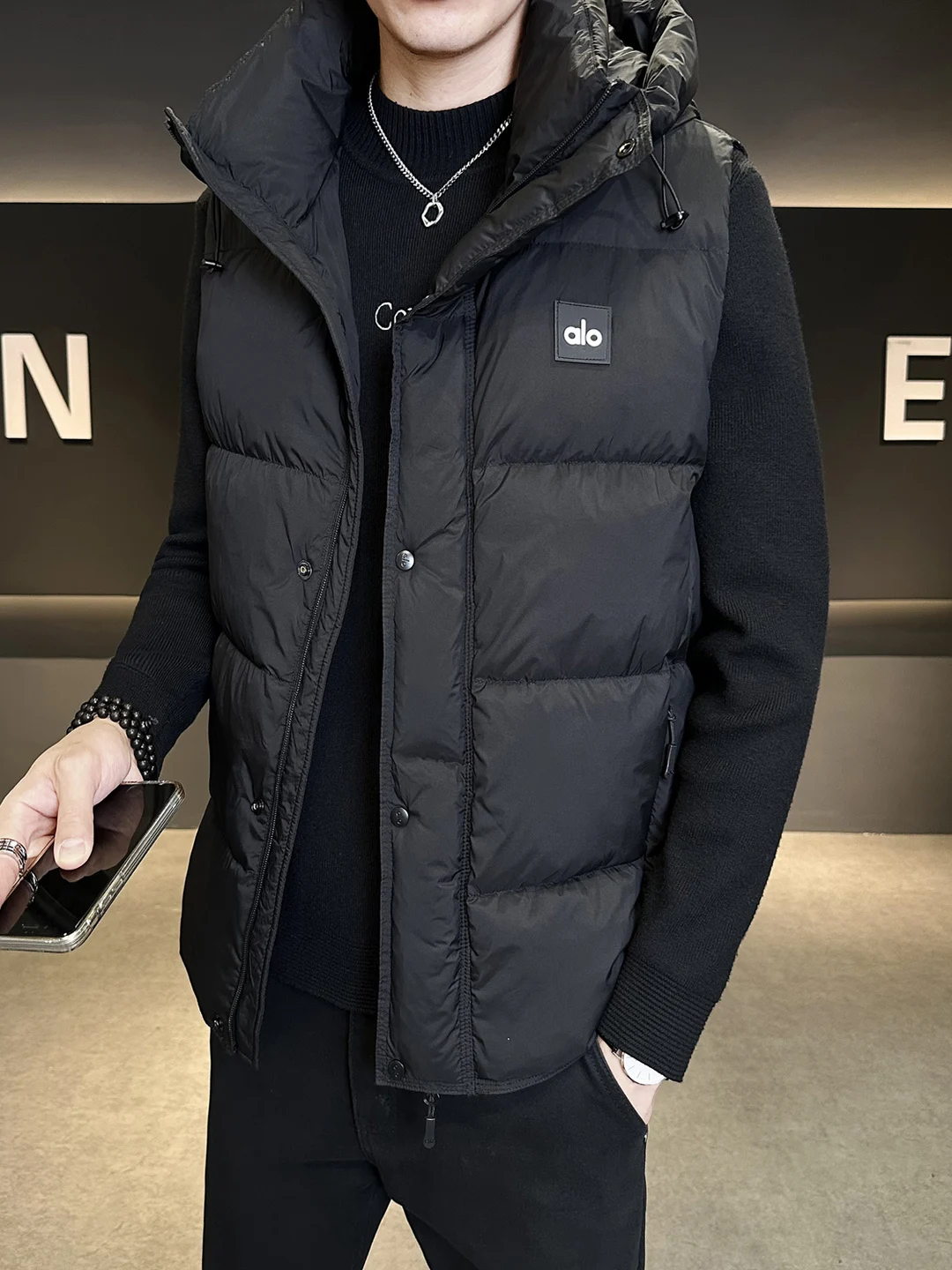 Теплый мужской пуховый жилет с капюшоном, модный дизайн в стиле Гонконга, зимняя верхняя одежда, корейский трендовый жилет с подплечниками
Теплый мужской пуховый жилет с капюшоном, модный дизайн в стиле Гонконга, зимняя верхняя одежда, корейский трендовый жилет с подплечниками