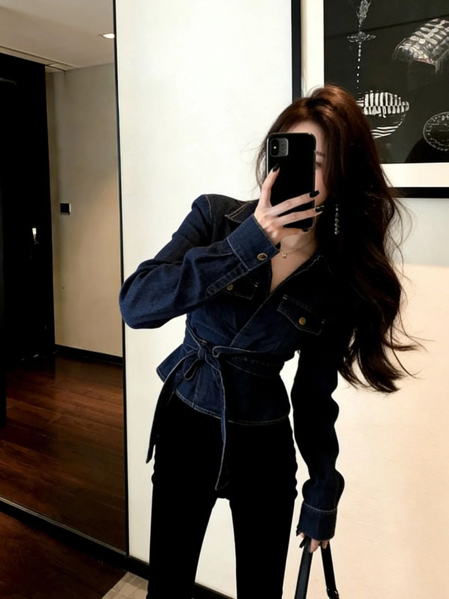 Уникальная шикарная ретро-куртка из денима для женщин, модная приталенная модель в стиле Гонконга, верхняя одежда для женщин
Уникальная шикарная ретро-куртка из денима для женщин, модная приталенная модель в стиле Гонконга, верхняя одежда для женщин