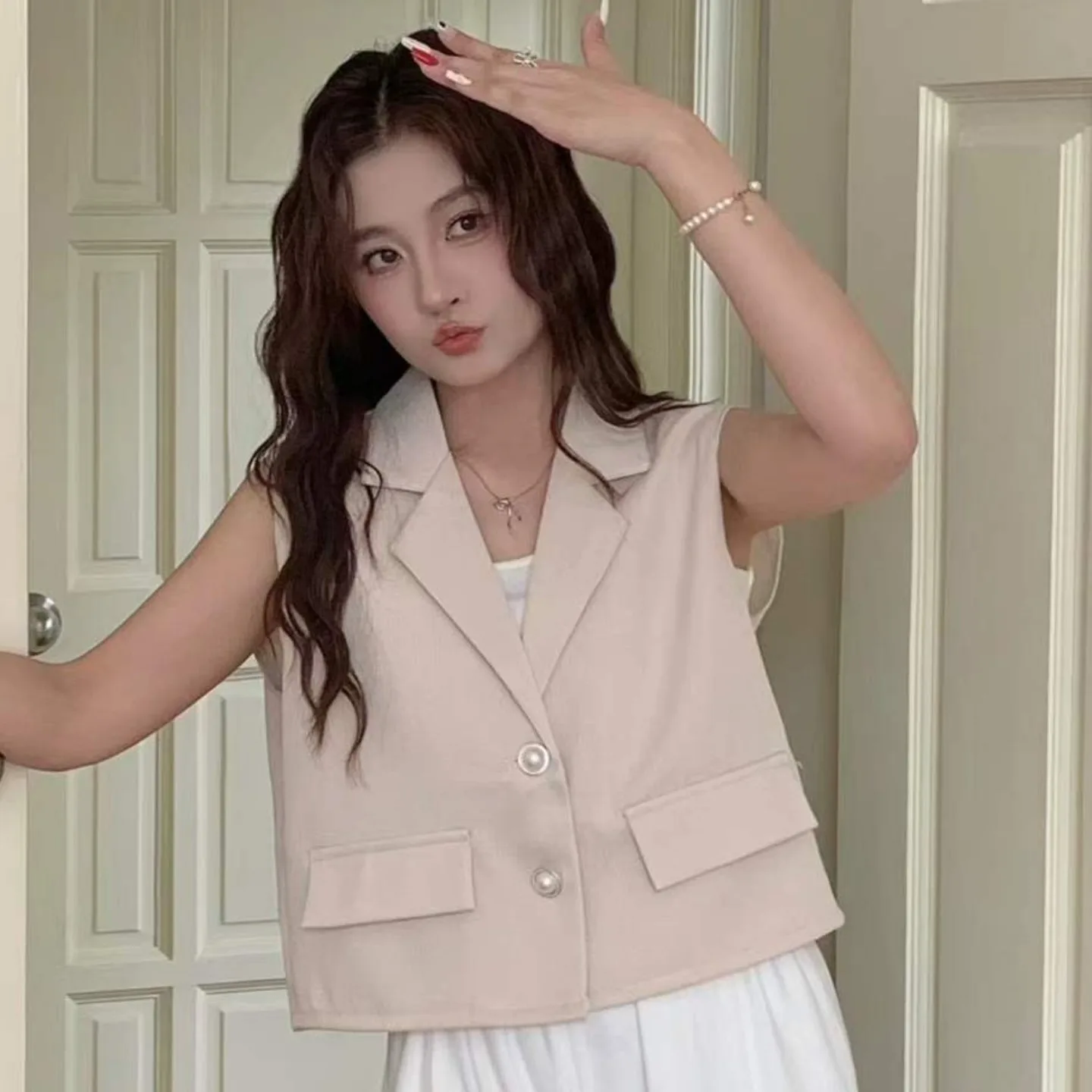 2026 Summer New Pearl Button Design Korean Style Slim Fit Women's Vest Fashionable Outerwear Polyester Fabric Regular Length
2026 Summer New Pearl Button Design Korean Style Slim Fit Women's Vest Fashionable Outerwear Polyester Fabric Regular Length