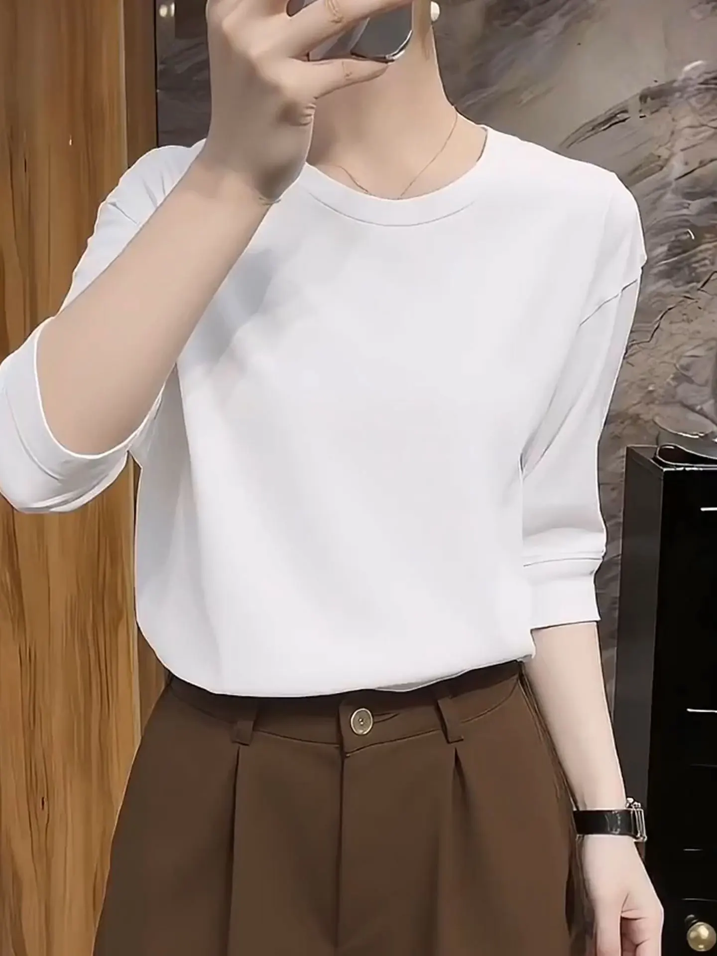 Белая футболка Laid-ba Sle с круглым вырезом, весенняя, повседневная, универсальная, базовый слой, топ, корейская мода, высококачественный бренд
Белая футболка Laid-ba Sle с круглым вырезом, весенняя, повседневная, универсальная, базовый слой, топ, корейская мода, высококачественный бренд