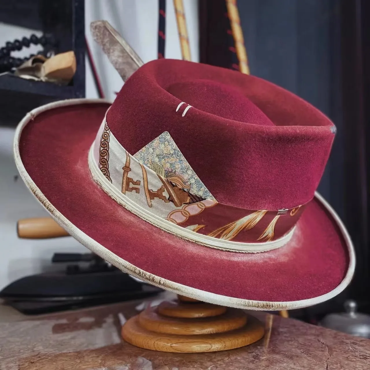 Sheepskin Hat Solid Color Sheepskin Felt Hat Old-Fashioned Ribbon-Decorated Pure Wool Felt Hat
Sheepskin Hat Solid Color Sheepskin Felt Hat Old-Fashioned Ribbon-Decorated Pure Wool Felt Hat