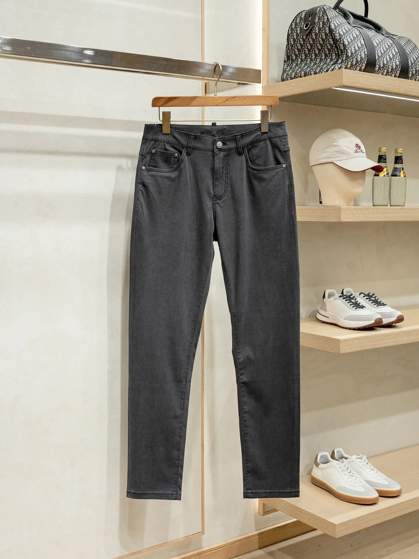 Simple Vintage washed spring and summer thin slim-fitting small straight jeans
Simple Vintage washed spring and summer thin slim-fitting small straight jeans
