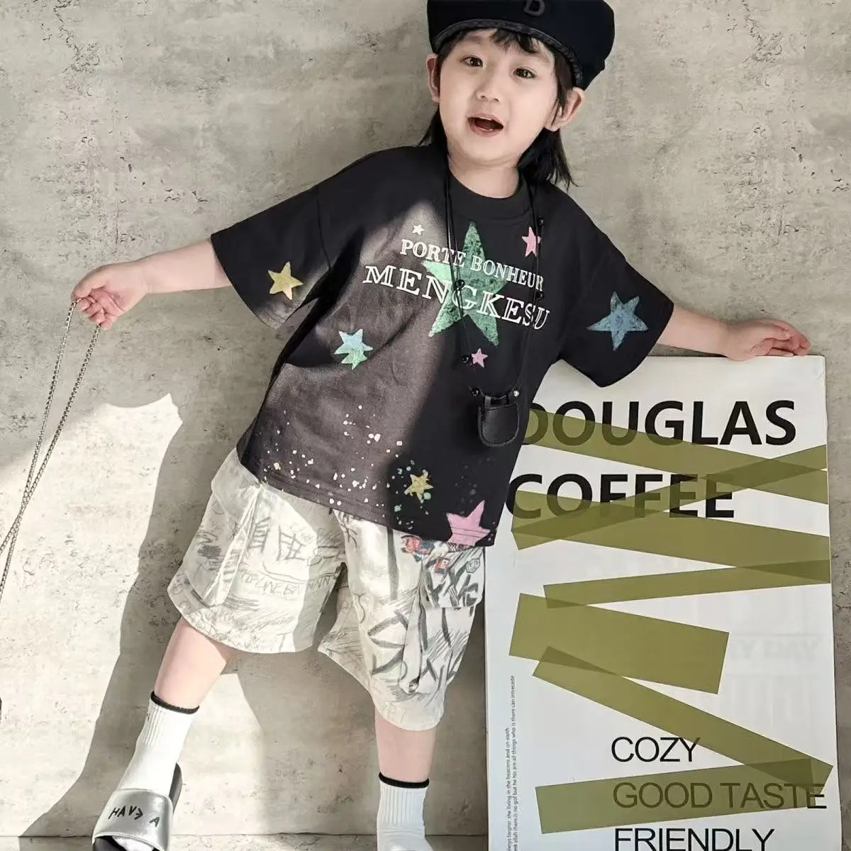 Children's Clothing Boys Summer Set Children's New Short Sleeved T-shirt Childrens Graffiti Pocket Workwear Shorts Two-piece Set
Children's Clothing Boys Summer Set Children's New Short Sleeved T-shirt Childrens Graffiti Pocket Workwear Shorts Two-piece Set