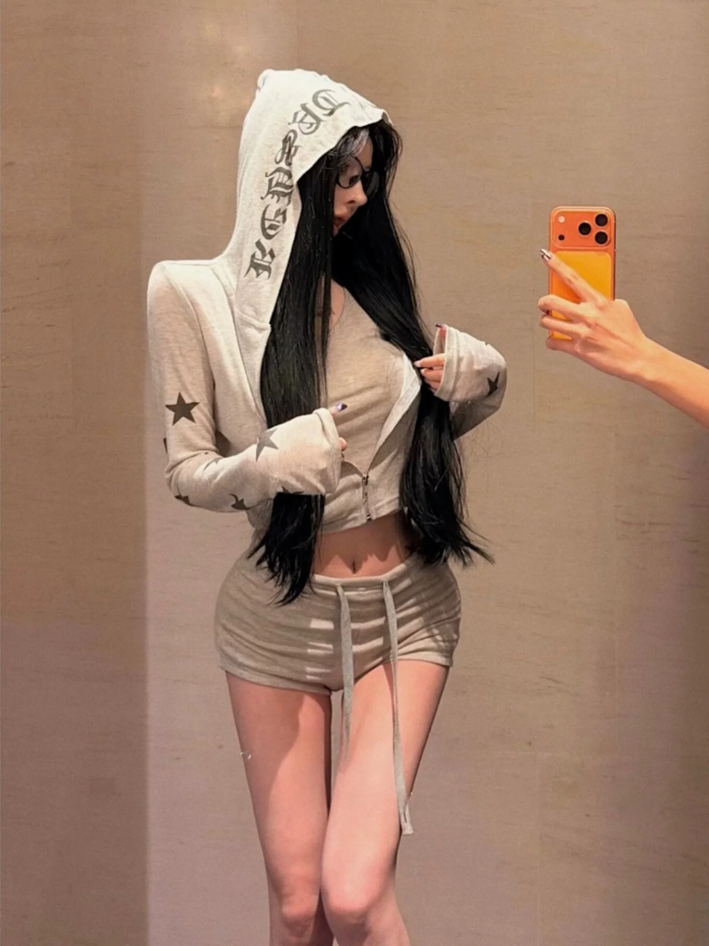 Sexy Casual Women's Three-Piece Set Sunscreen Hoodie Cardigan Tube Top Short Pants Fashionable Breathable Summer Outfit
Sexy Casual Women's Three-Piece Set Sunscreen Hoodie Cardigan Tube Top Short Pants Fashionable Breathable Summer Outfit