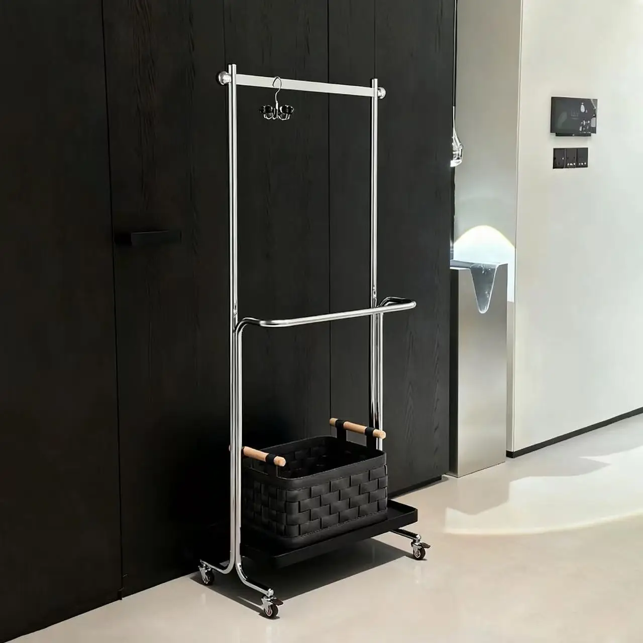Medieval stainless steel coat rack, light bedroom floor-to-ceiling double-layer mobile simple antique clothing hanging st
Medieval stainless steel coat rack, light bedroom floor-to-ceiling double-layer mobile simple antique clothing hanging st