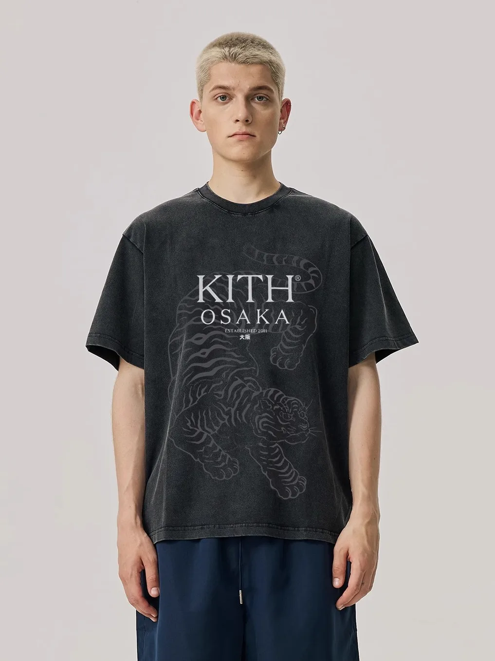 KITH Osaka Tiger Tee Vintage Washed Short Sleeve Men's Japanese Style T-shirt Women's Casual round Neck Color Summer Top
KITH Osaka Tiger Tee Vintage Washed Short Sleeve Men's Japanese Style T-shirt Women's Casual round Neck Color Summer Top