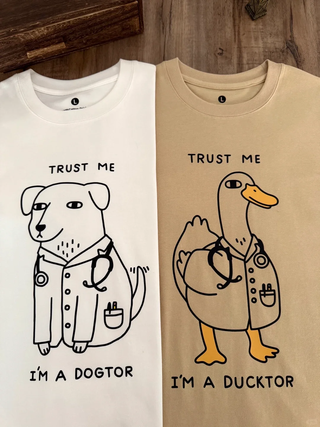 Doctor Duck Creative Cotton T-Shirt Short Sleeve Loose Fit Unisex Summer Breathable Casual round Neck Top for Men And Women
Doctor Duck Creative Cotton T-Shirt Short Sleeve Loose Fit Unisex Summer Breathable Casual round Neck Top for Men And Women