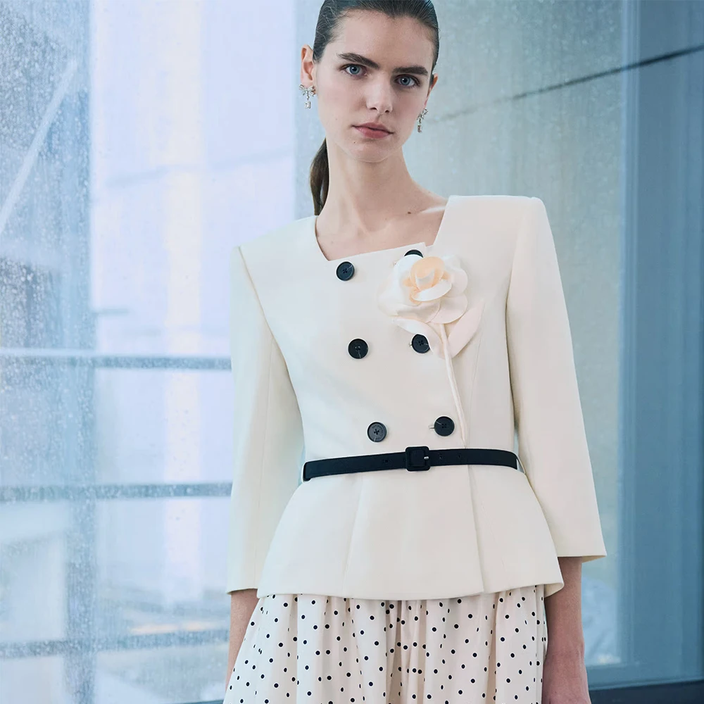 Customized Woman's Blazer with Flower 3/4 Sleeves Buttons Beige Modern Jackets for Women 2026
Customized Woman's Blazer with Flower 3/4 Sleeves Buttons Beige Modern Jackets for Women 2026