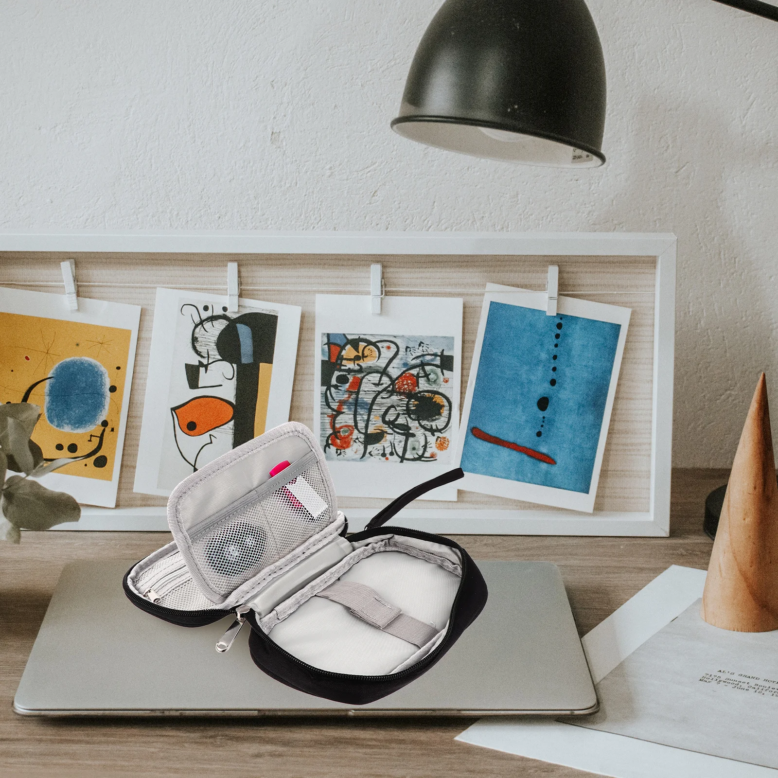 1pc Electronic Storage Bag Durable Water-Repellent Material Mesh Pocket Expandable Compartment Elastic Loop For Cables Usb
1pc Electronic Storage Bag Durable Water-Repellent Material Mesh Pocket Expandable Compartment Elastic Loop For Cables Usb