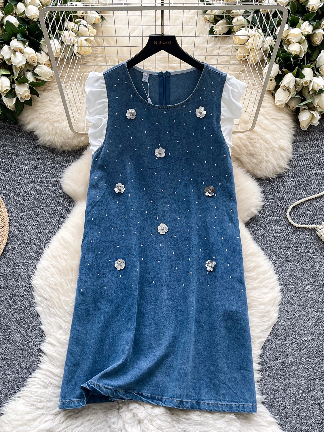 Women's Denim Sleeveless Dresses Summer Round Neck Casual Straight Skirt Pearl Embellishments Design A-line Dress
Women's Denim Sleeveless Dresses Summer Round Neck Casual Straight Skirt Pearl Embellishments Design A-line Dress