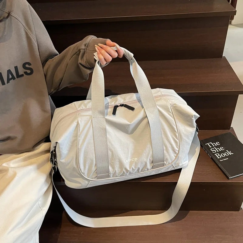 1pcs Stylish Gym Bag Large Capacity Handheld Yoga Sports Bag Short-Distance Travel Luggage Tote for Fitness & Trip
1pcs Stylish Gym Bag Large Capacity Handheld Yoga Sports Bag Short-Distance Travel Luggage Tote for Fitness & Trip