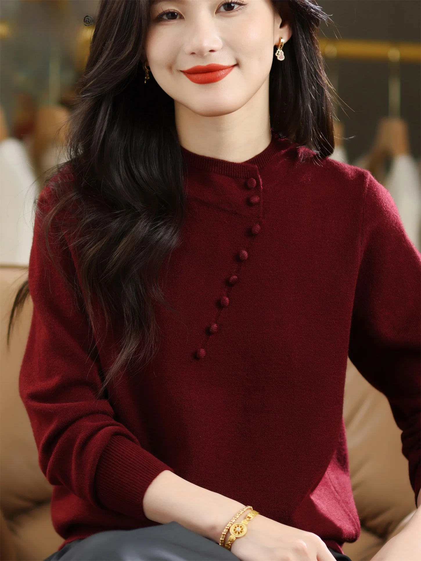 Осень-зима, новый шерстяной топ в стиле ретро с высоким воротником, свободный женский модный женский костюм для пожилых людей, теплая одежда
Осень-зима, новый шерстяной топ в стиле ретро с высоким воротником, свободный женский модный женский костюм для пожилых людей, теплая одежда