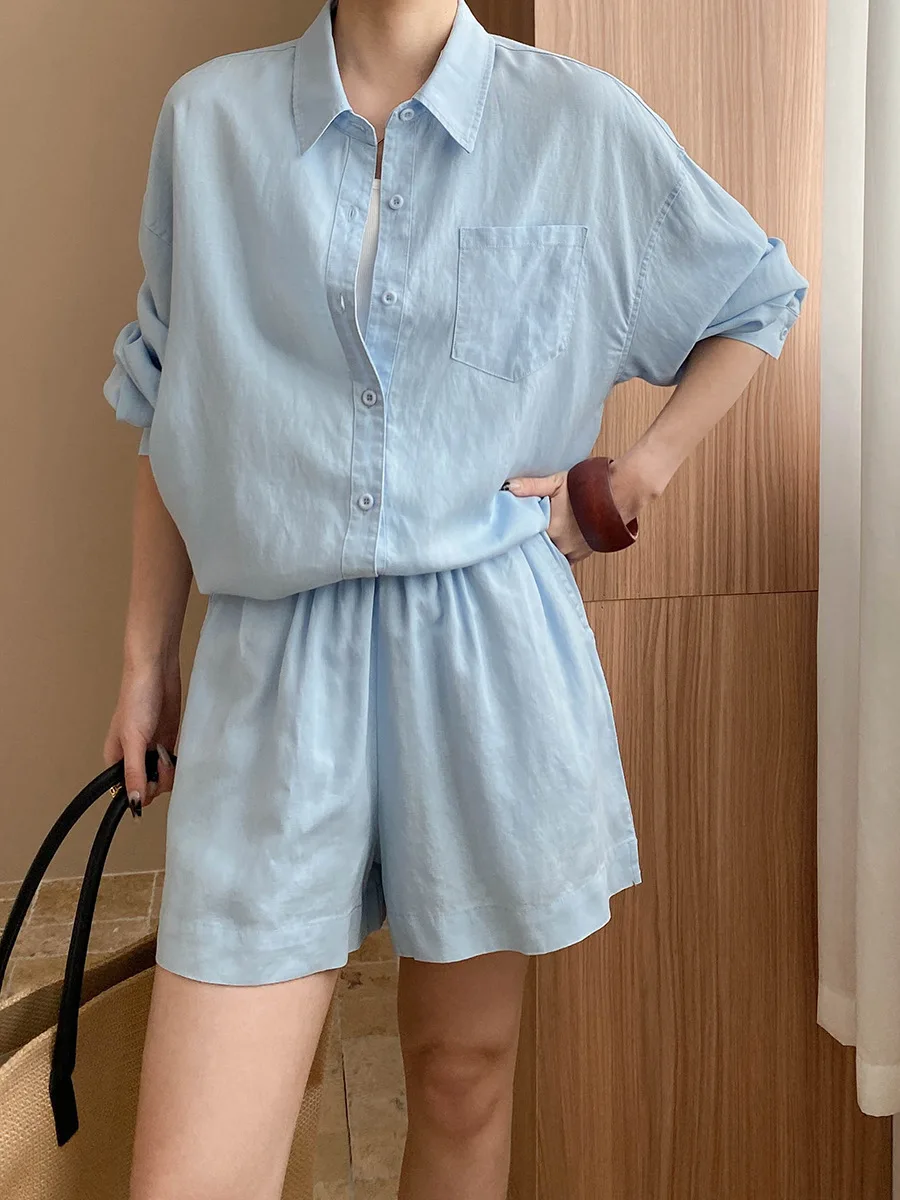 Spring and summer women's casual solid color lapel long sleeved loose shirt+shorts set
Spring and summer women's casual solid color lapel long sleeved loose shirt+shorts set