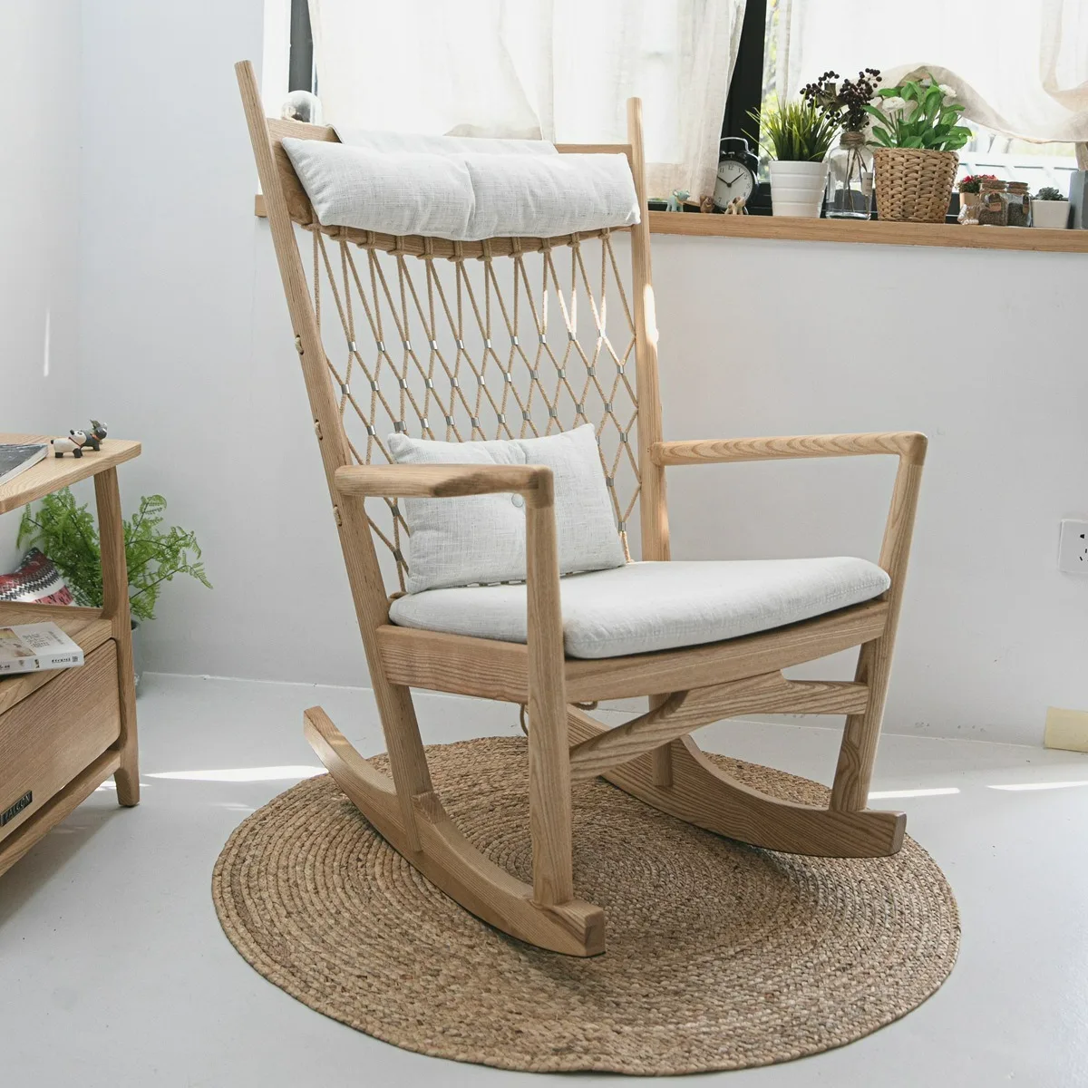 Recliner Chairs for Living Room Floor Chair with Back Support Nordic Wood Rocking Chair Luxury Armchair Design Modern Home Decor
Recliner Chairs for Living Room Floor Chair with Back Support Nordic Wood Rocking Chair Luxury Armchair Design Modern Home Decor