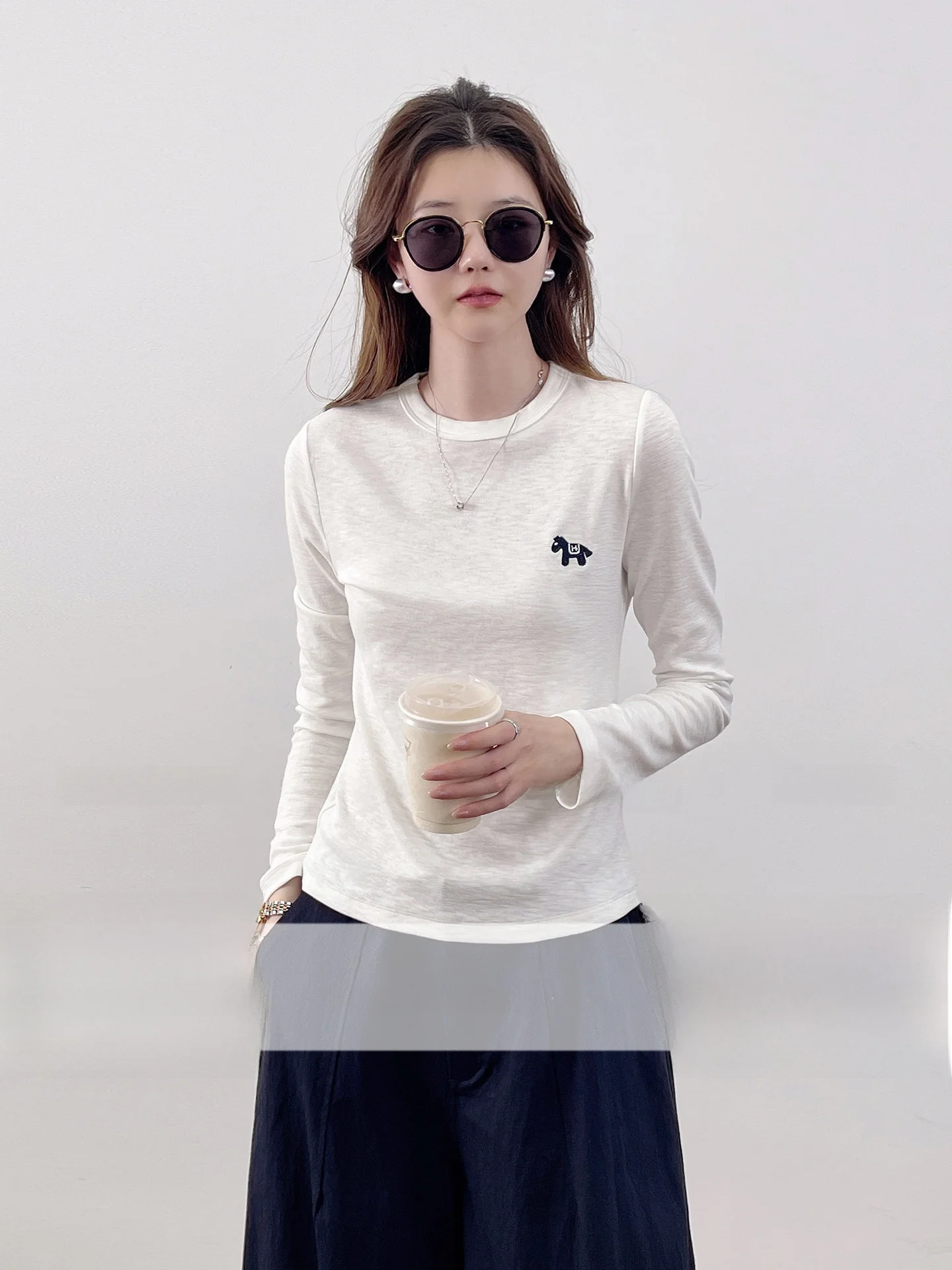 Корейская модная мягкая высокоэластичная футболка из модала и бамбукового вискозного волокна с вышивкой, круглым вырезом и длинным рукавом, женская, повседневная, приталенная
Корейская модная мягкая высокоэластичная футболка из модала и бамбукового вискозного волокна с вышивкой, круглым вырезом и длинным рукавом, женская, повседневная, приталенная