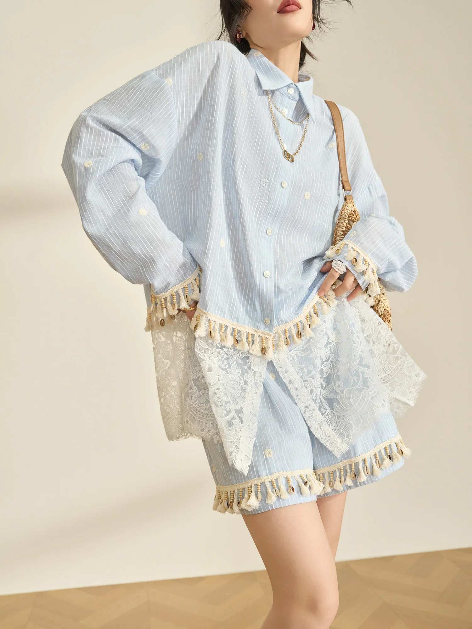 Flowing Era 2026 Spring Season Women's Fashion Set High Waist Short Pants Long Sleeve Striped Ruffle Trim Blouse And Shorts
Flowing Era 2026 Spring Season Women's Fashion Set High Waist Short Pants Long Sleeve Striped Ruffle Trim Blouse And Shorts