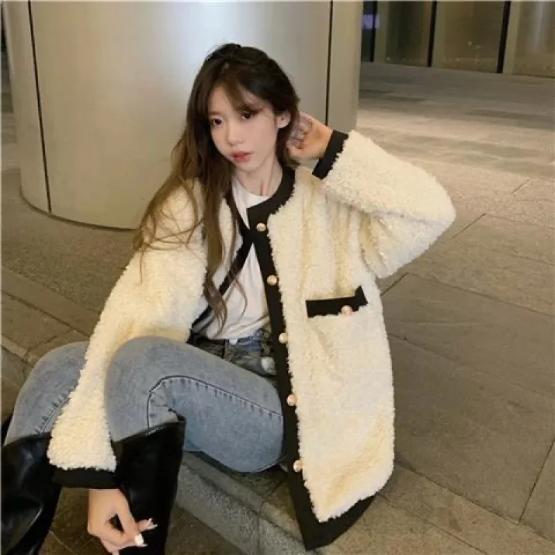 Thickened Lamb Fur Jacket Women Winter New Style Small Fragrance Warm Design Trendy Anti Aging Top Fashion Coat
Thickened Lamb Fur Jacket Women Winter New Style Small Fragrance Warm Design Trendy Anti Aging Top Fashion Coat